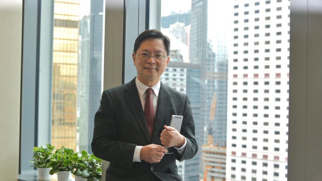 薛永恒呼籲,市民要好好保存自己的電子針卡。資料圖片