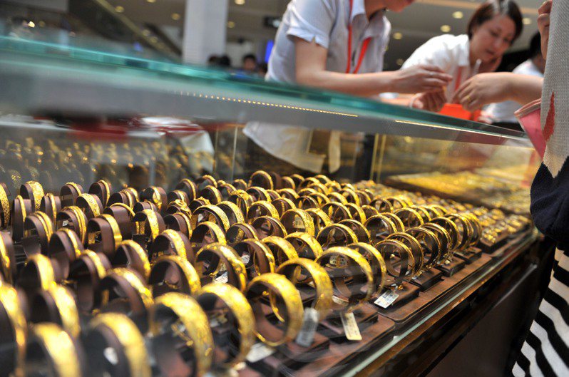 有深圳黄金回收商户表示不会收从香港买黄金，因为担心有组织和团队来这里销赃。