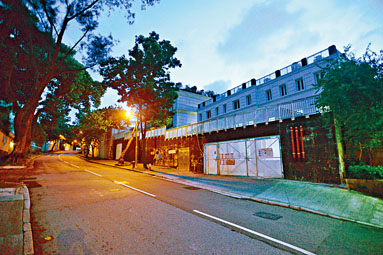 渣甸山白建時道16號新建物業，獲準買家出價約10億洽購。