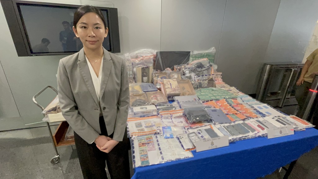 港島總區科技及財富罪案組高級督察徐蔚瑩交代案件。楊偉亨攝