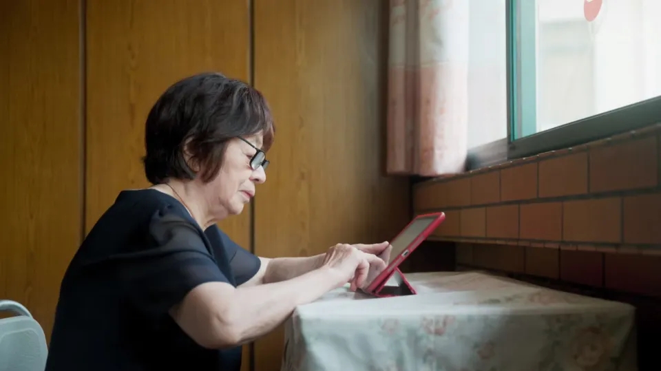86歲的素人作家楊本芬，近日陷入嚴重的抄襲爭議。
