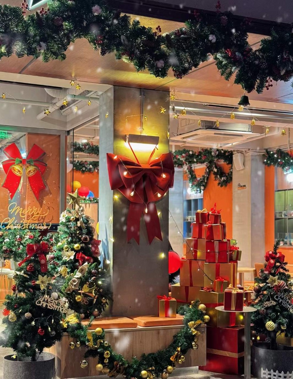 南頭古城每逢聖誕節，都設不少聖誕燈飾及佈置，吸引許多遊人前來影相打卡。