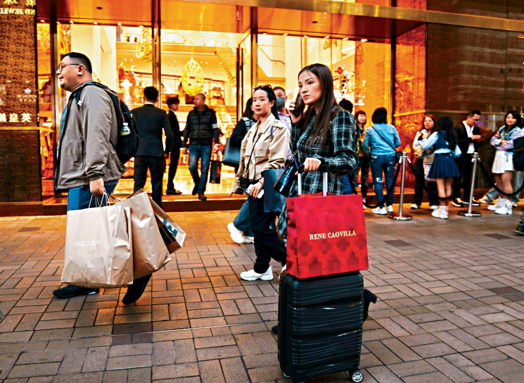 下月起深圳居民恢復一簽多行，對港旅遊相關行業帶來新動力。