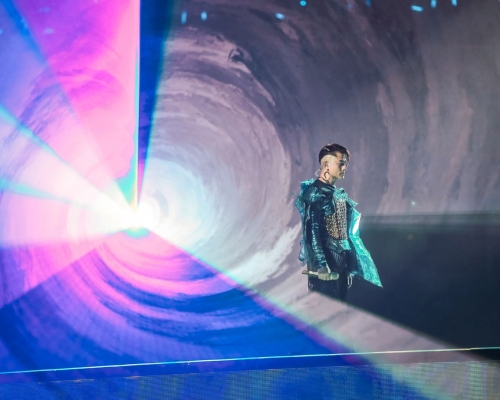 城城在上海舉行巡唱，全場爆滿。