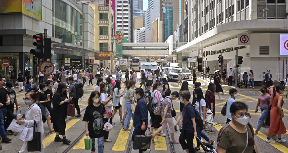 香港因為被指審查新媒體及採取嚴格的防疫限制,導致在宜居城巿中排名下跌。(資料圖片)