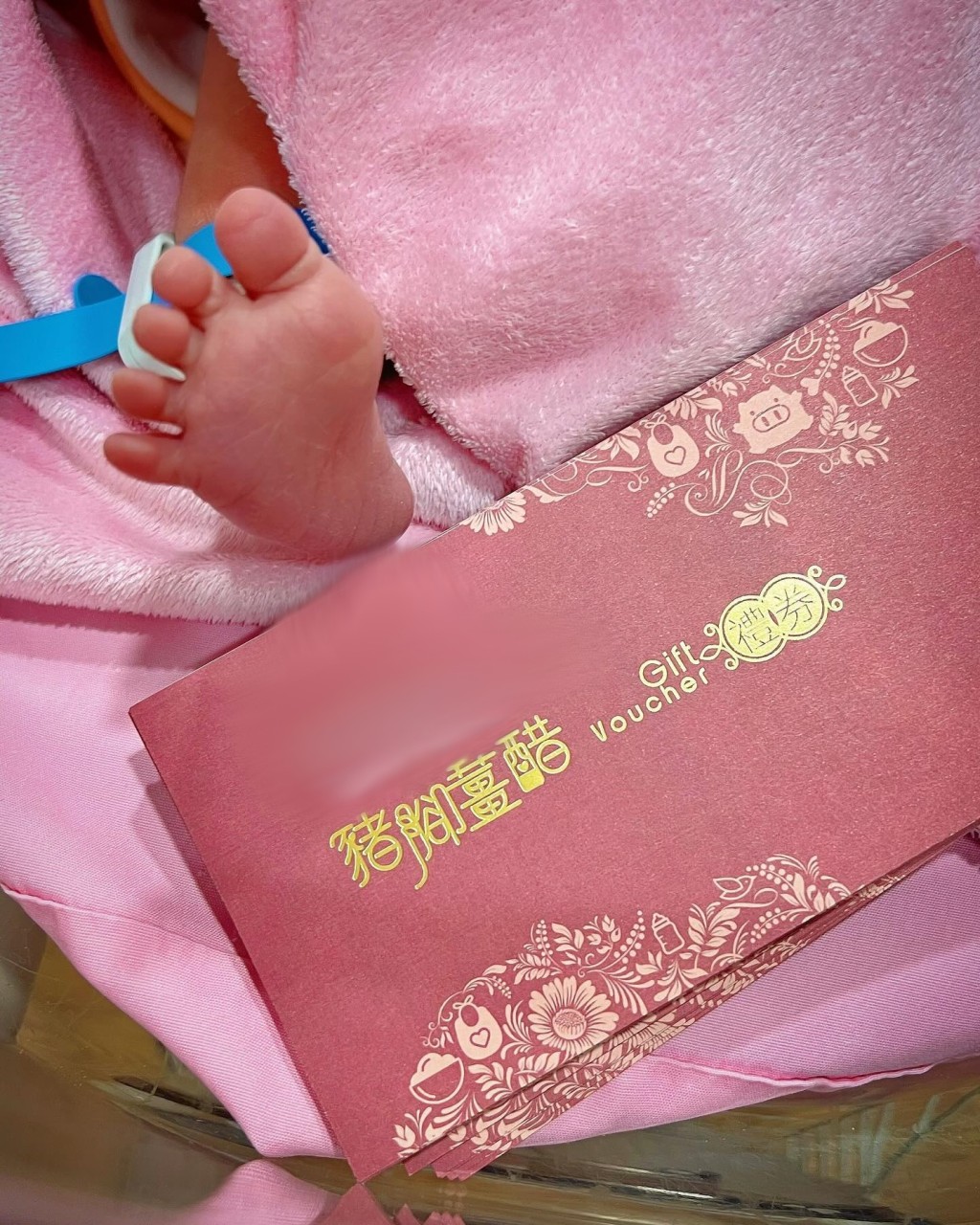 袁伟豪透露12朝（产后第12天）已过，请大家食猪脚姜。