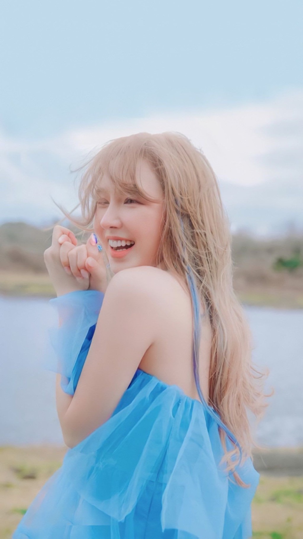 Wendy前年年尾意外從高處墮下,臉部、盆骨及手腕都有骨折。