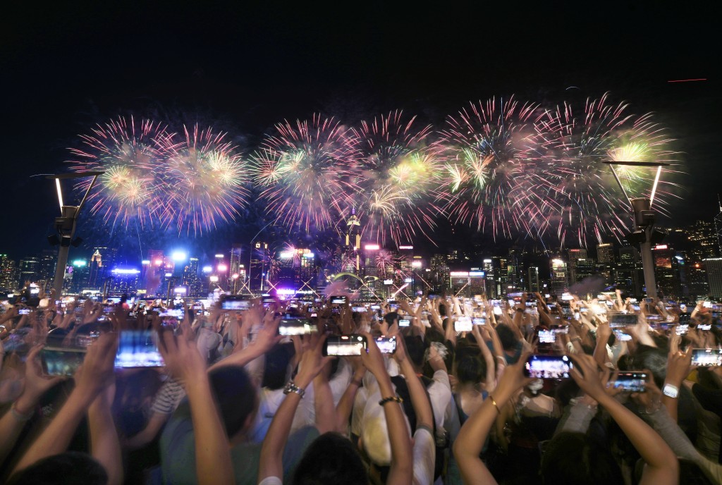 國慶煙花匯演2025將於今日（10月1日）晚上8時在維港舉行。 陳浩元攝 