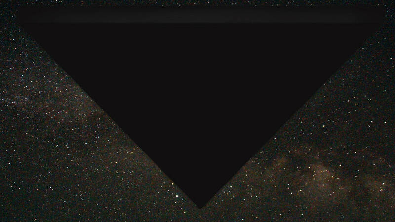 阿富汗上空有巨大三角形物體遮蔽星光。war.gov/ufo