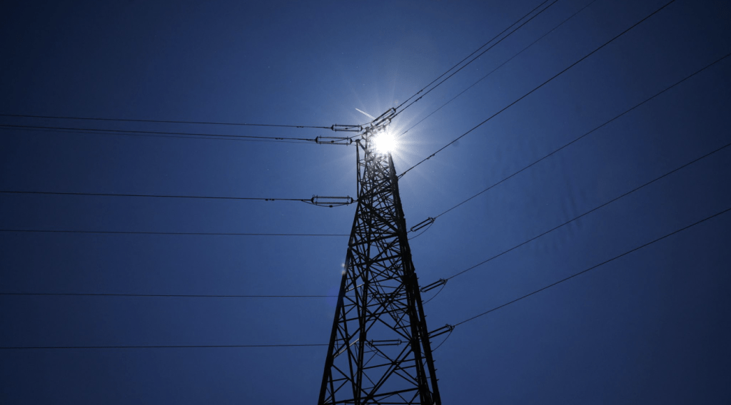 西班牙巴塞隆納附近停電期間的輸電塔。路透社 西班牙巴塞隆納附近停電期間的輸電塔。路透社