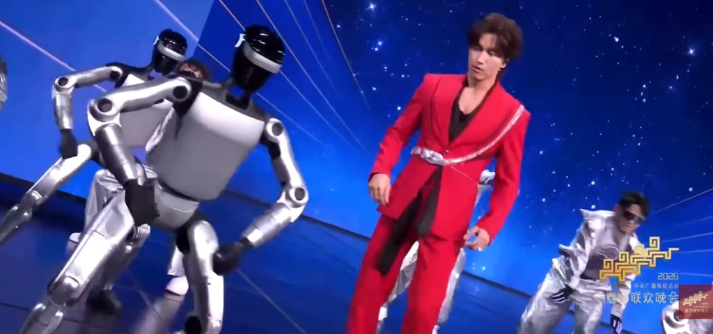 魔法原子的人形機械人率先登場,為言承旭等人歌曲同台伴舞。 魔法原子的人形機械人率先登場,為言承旭等人歌曲同台伴舞。