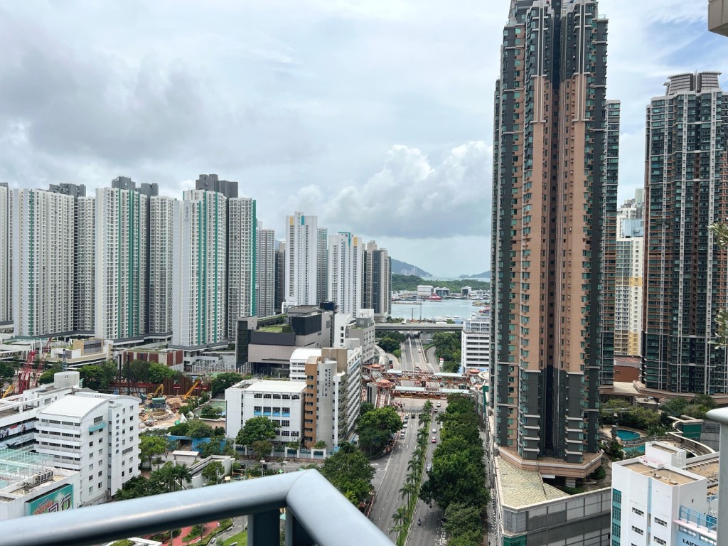 露台享長沙灣樓景及部分海景。