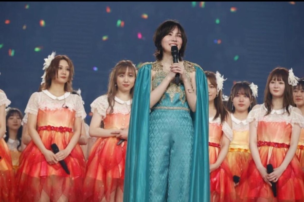 珠理奈在夜場演出中途突然「變髮」，以短髮再度出場。