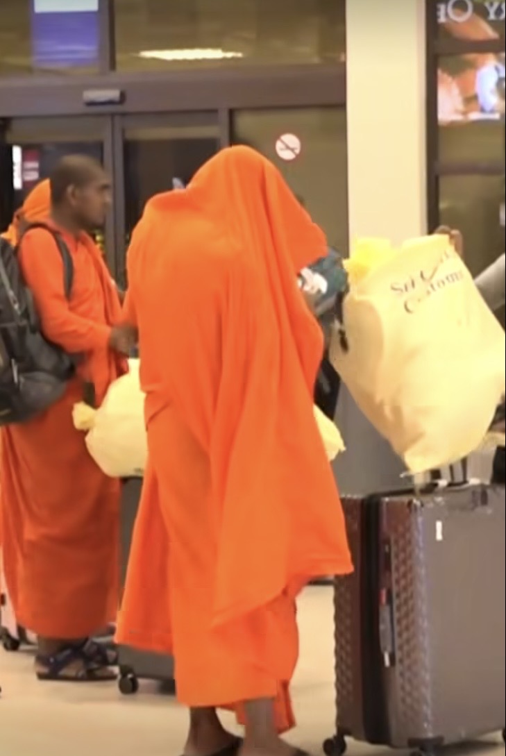 斯里蘭卡年輕憎侶集體赴泰國運大麻。 fb / Resa