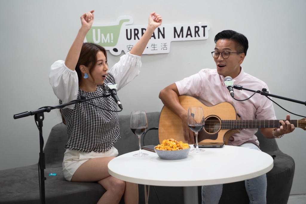 區永權即場唱Live,黃婉曼亦難得開金口。