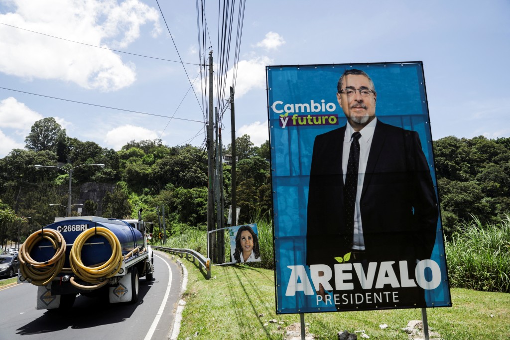 阿雷瓦洛當選危地馬拉總統。
