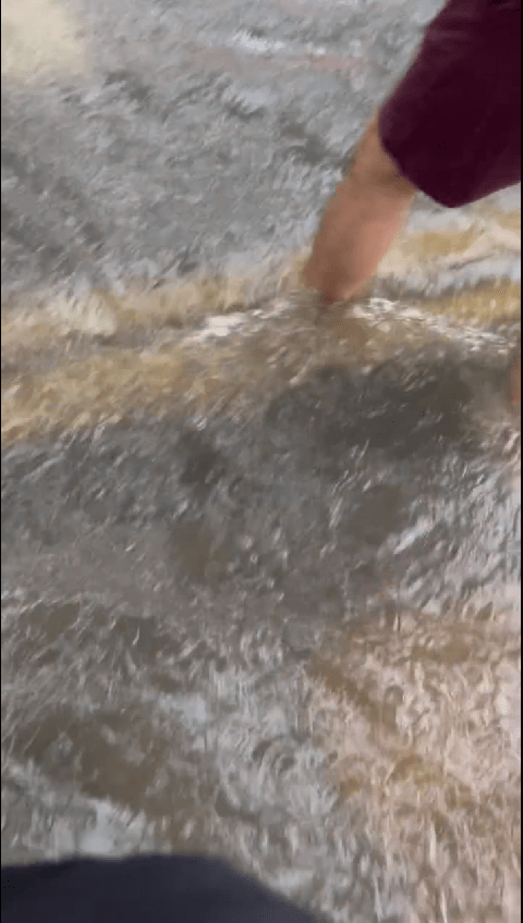 水勢更加急