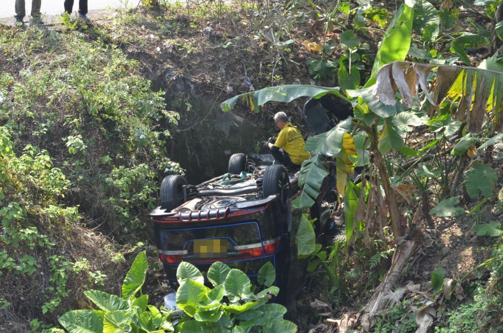 涉事私定車「反肚」。林思明攝