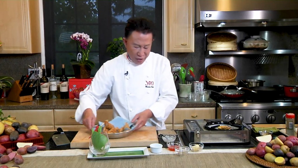 YouTube都有传统烹饪教学影片，用普通话教学。