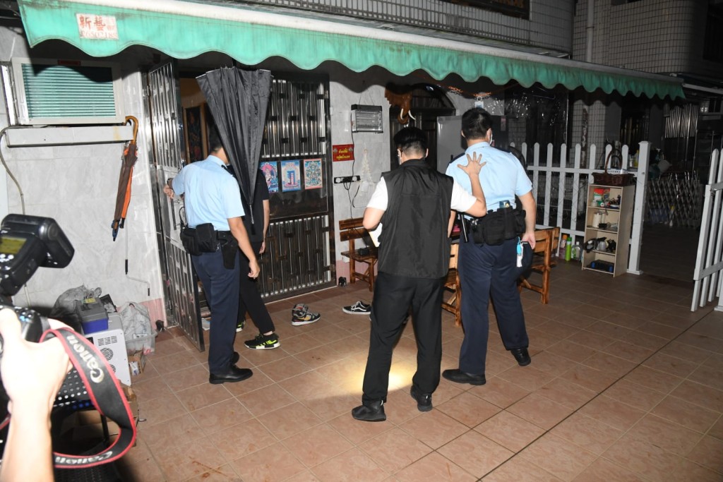 警員封鎖現場調查。