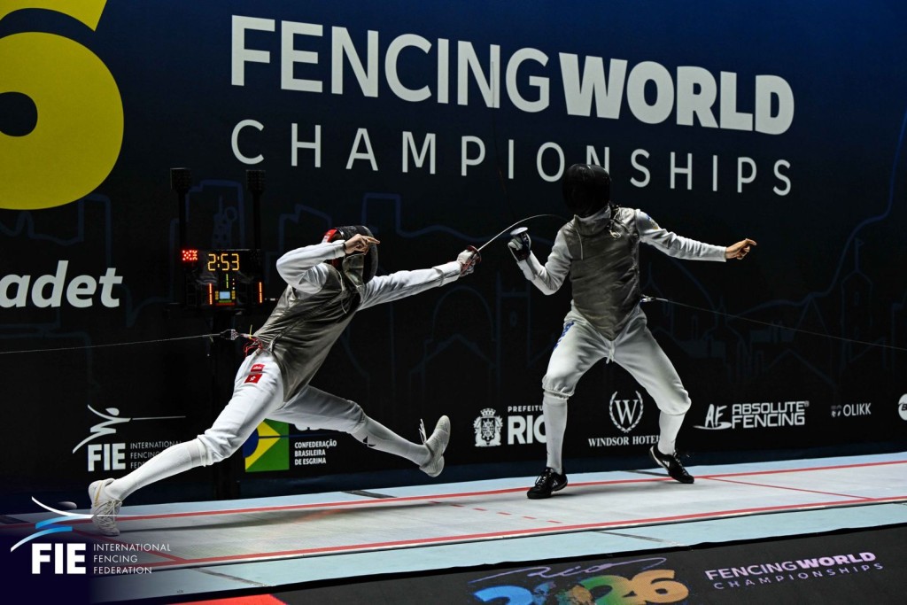 林浩朗(左)在決賽採取主動攻勢湊效。FIE圖 林浩朗(左)在決賽採取主動攻勢湊效。FIE圖