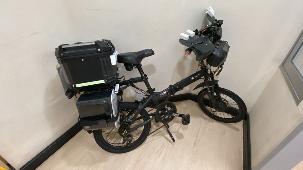 警方東九龍打擊非法駕駛電動可移動工具,拘捕7男。警方圖片