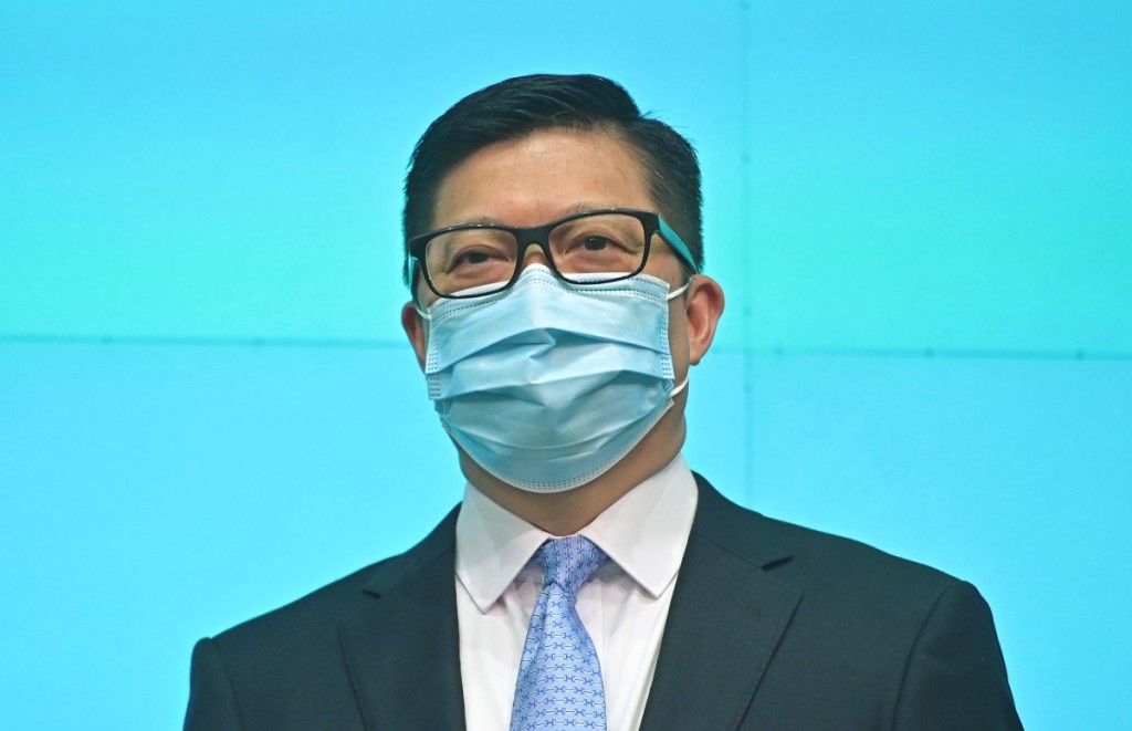 出任警隊一哥年半的鄧炳強，升任保安局局長。