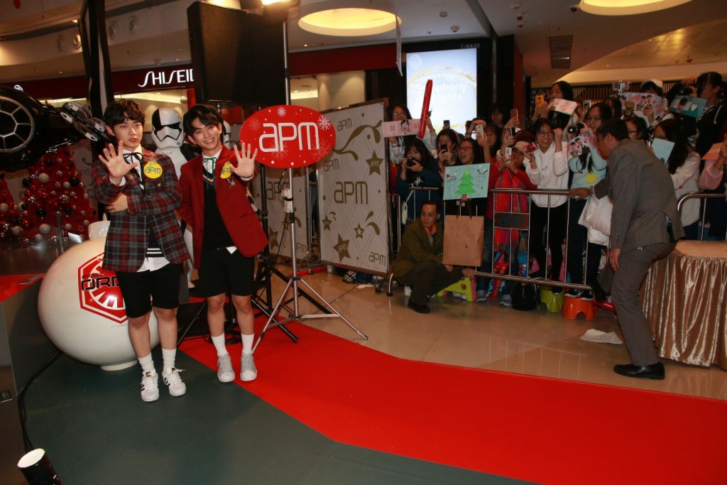 二人講出聖誕願望，同是祝願家人及身邊所有人都健康幸福。