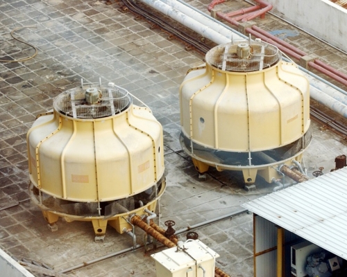 機電署巡查61幢建築物冷卻塔水樣本，當中1個樣本退伍軍人桿菌濃度超標。 資料圖片