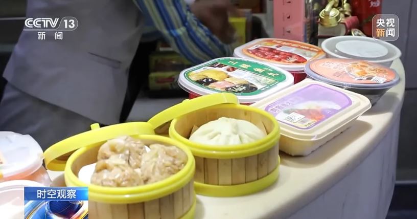 滬港高鐵動臥列車提供的港式食品。