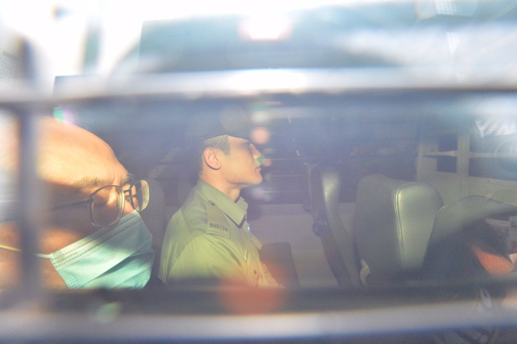 曾蔭權登囚車往高院判刑。