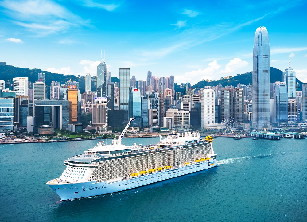 海洋光譜號現正以香港為母港推出一系列郵輪公海遊活動。