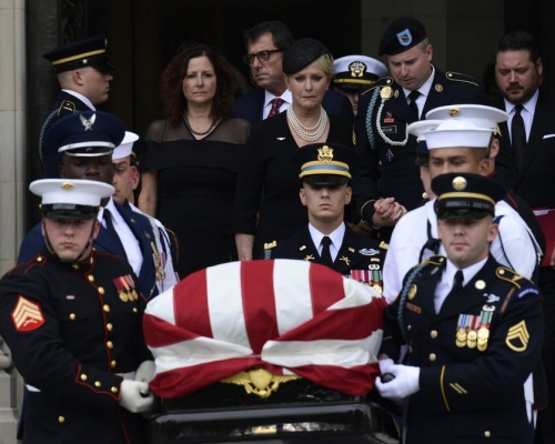 美國已故參議員麥凱恩今天舉行追思會。AP