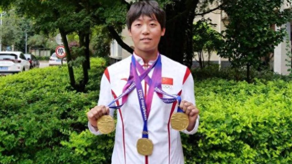 亞運三金得主王莉再舉報訓練基地主任，指控對方猥褻女隊員。昆明日報