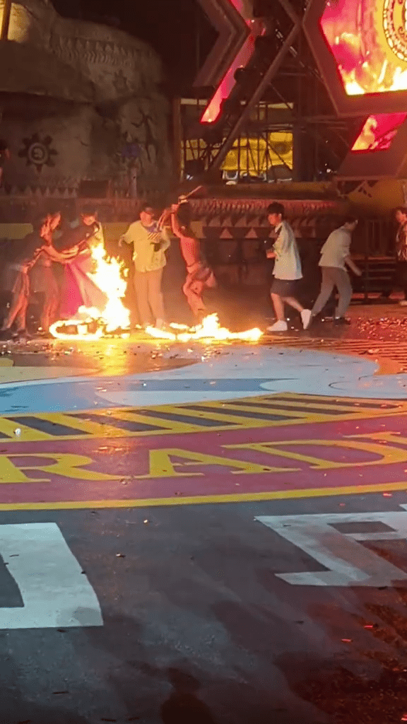 徐州樂園爆火裙舞意外！女演員紅裙遭火舌吞噬。