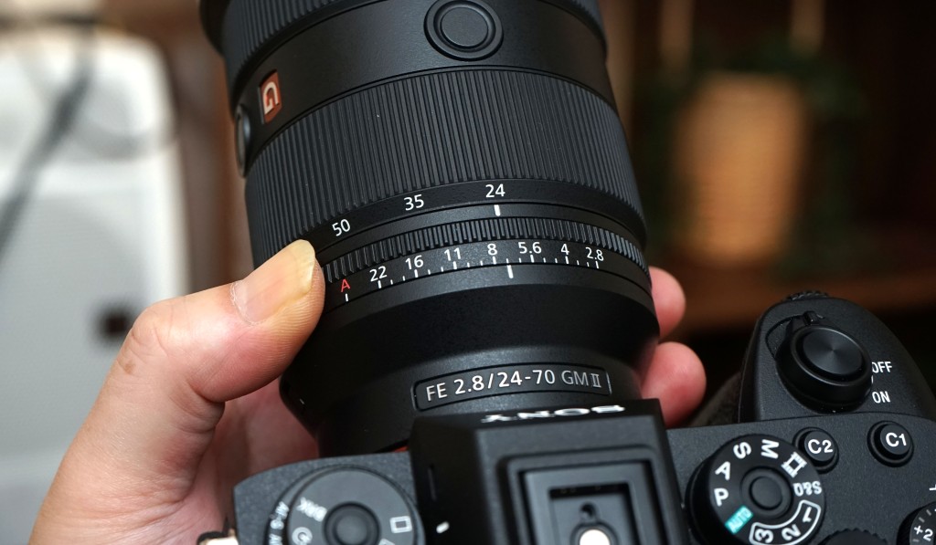 新鏡加入了實用的光圈環及「Iris Lock」開關。 新鏡加入了實用的光圈環及「Iris Lock」開關。