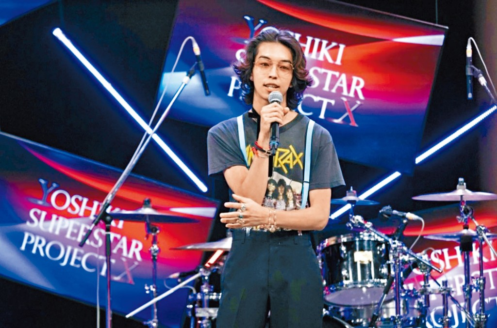 从潮童变歌手的YOSHI，事业才刚起步就不幸遇车祸身亡。