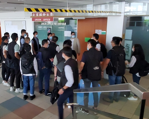 警方國安處早前持手令進入港大校園蒐證,搜查地點包括學生會辦事處。 資料圖片