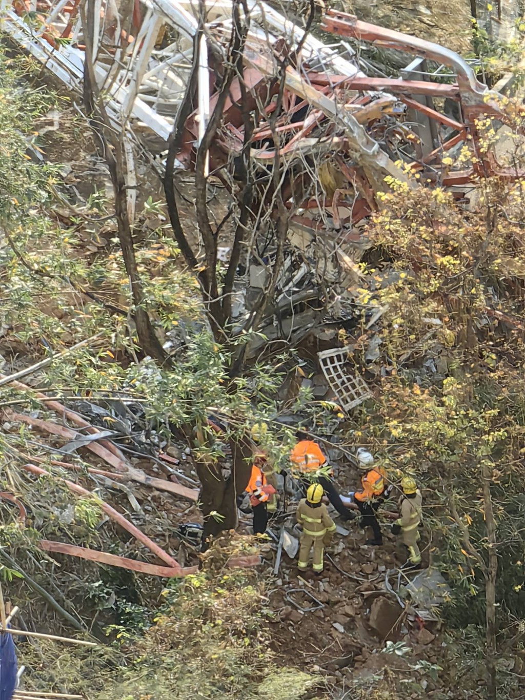 消防趕至救援。FB：荃灣 大窩口邨 葵涌邨