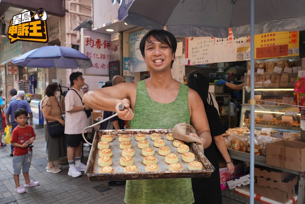 店主吳老闆指，香港製造對他的意義就是可以控制自如，可以保持質素，以留住街坊。