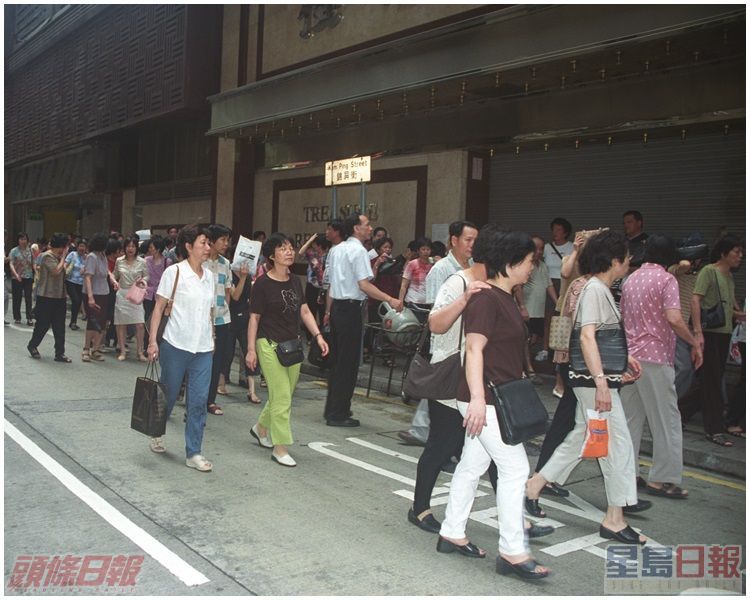 老闆不見蹤影，令大批員工仿徨失措。資料圖片