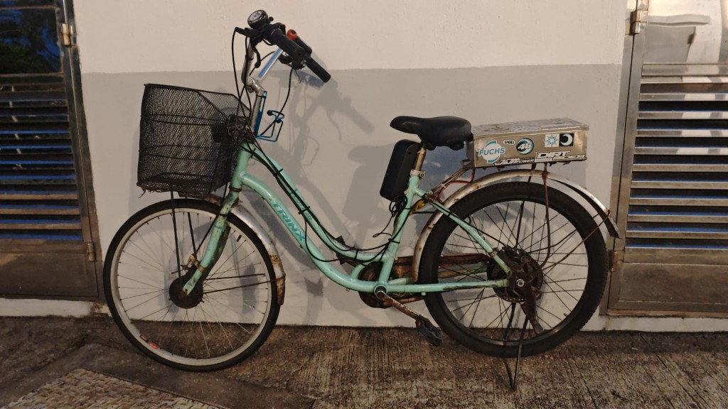 長洲男子非法駕駛電動單車 涉無牌駕駛等4罪被捕。警方圖片