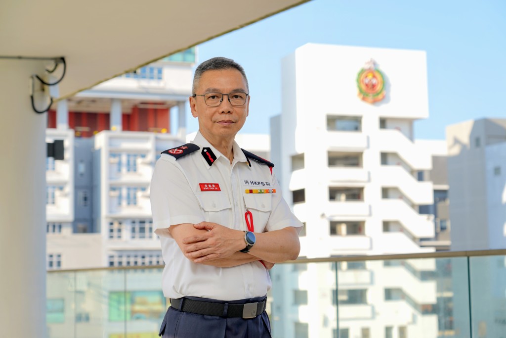消防處副處長（行動）黃鎮業指出，消防處的內部培訓獲香港工程師學會認可後，可鼓勵多些屬員在工程尤其消防工程方面發展，令他們可拿取法定認可的專業資格，更可讓學員成為香港工程師學會會員的時間縮短。
