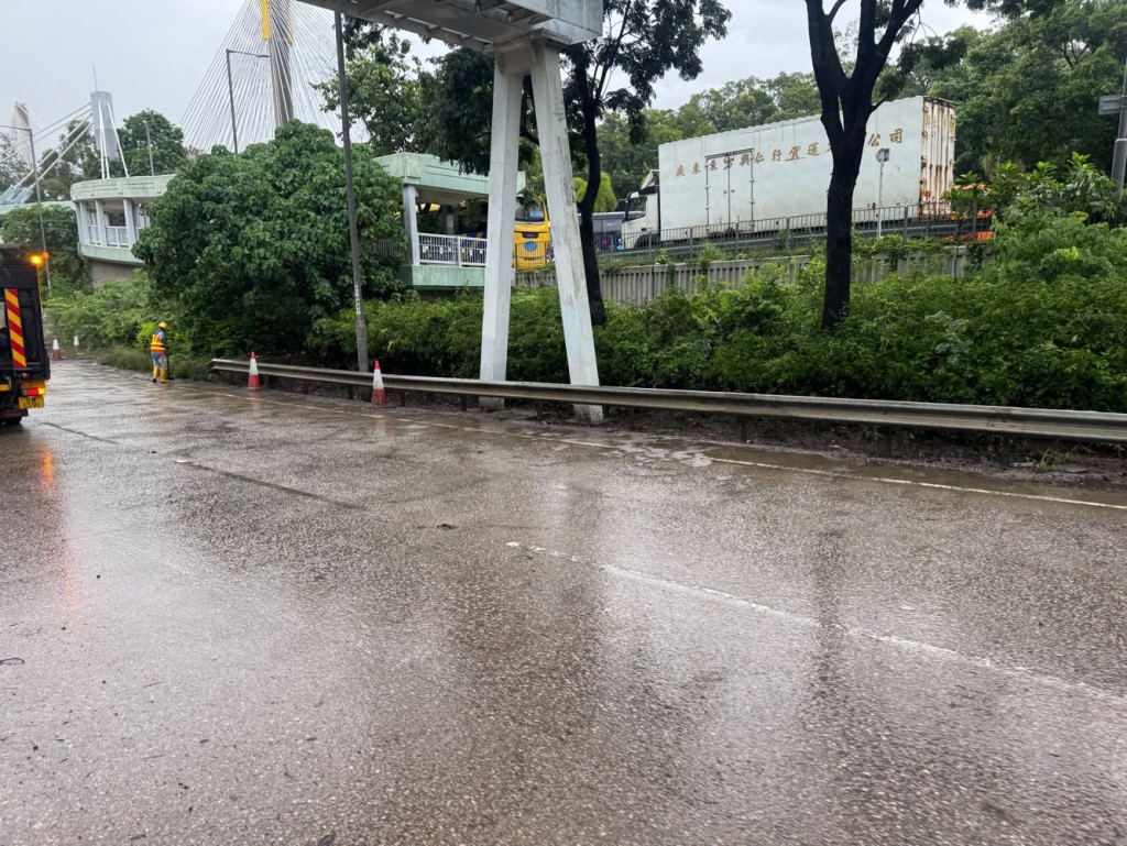 青衣西北交滙處曾水浸。 青衣西北交滙處曾水浸。