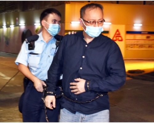 傑斯(右)遭警務處國家安全處拘捕。資料圖片