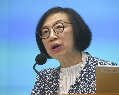 陳肇始指,不同化學成分的催淚煙以及個人的身體狀況都會影響吸入後的反應。 資料圖片