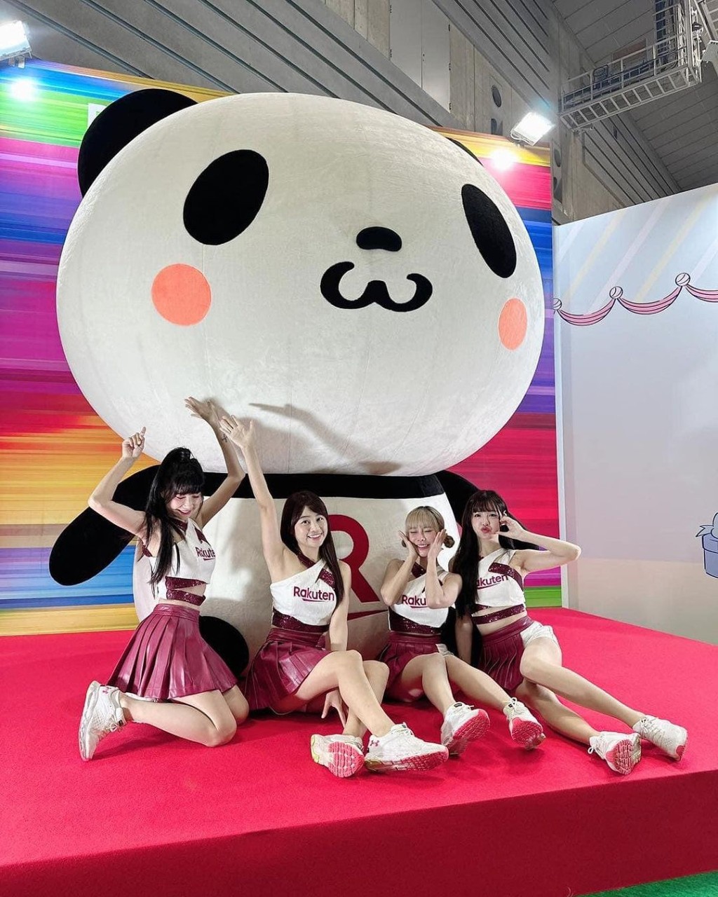乐天女孩为台湾中华职棒乐天桃猿的啦啦队。