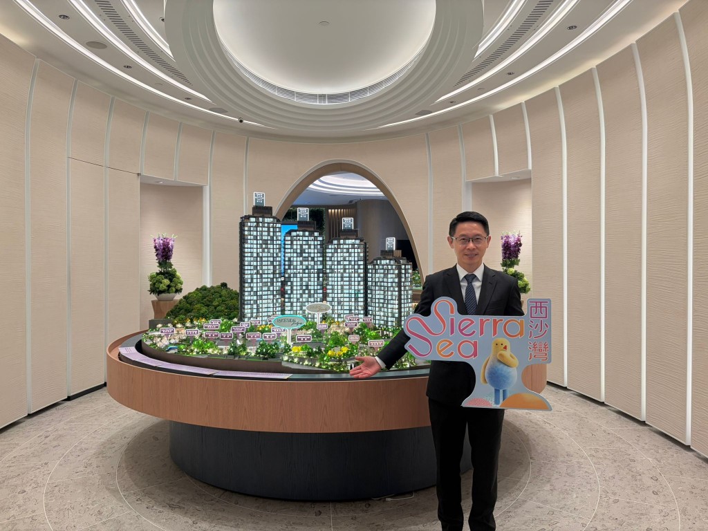 新地代理總經理胡致遠表示,項目預計最快下周上載樓書,維持聖誕節期間推盤的部署。 新地代理總經理胡致遠表示,項目預計最快下周上載樓書,維持聖誕節期間推盤的部署。