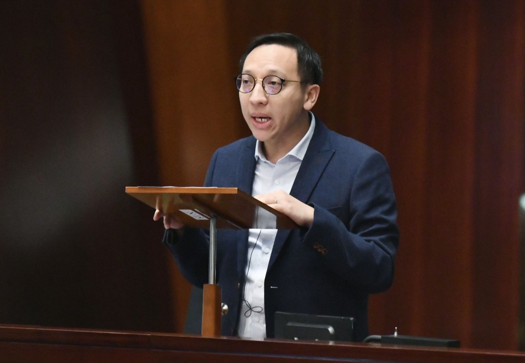 林偉江建議可考慮在地盤圍板內設置附有儲物櫃的休息區,讓工友在休息時吸煙」。資料圖片 林偉江建議可考慮在地盤圍板內設置附有儲物櫃的休息區,讓工友在休息時吸煙」。資料圖片