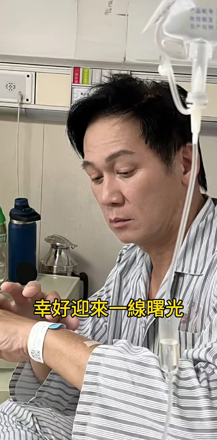 甄志強神情無奈。 甄志強神情無奈。